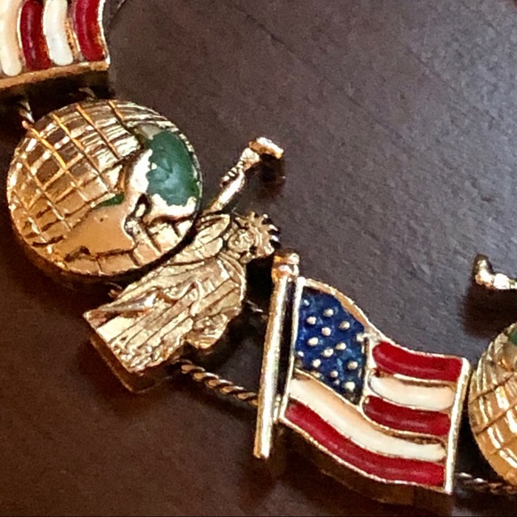 Vintage - America USA Gold Enamel Bracelet - Picture 2 of 7